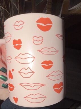 Starbucks Pink Valentines Ceramic Coffee Mug  Red Heart Accent Kissy Lips 2020